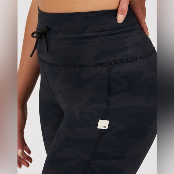 Vuori Daily Legging
Black Camo - Picture 5 of 10